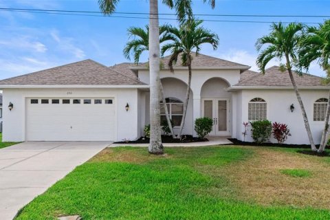 House in Cape Coral, Florida 3 bedrooms, 204.01 sq.m. № 1649044 - photo 7