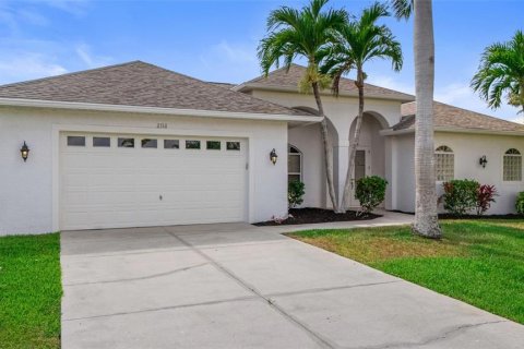 House in Cape Coral, Florida 3 bedrooms, 204.01 sq.m. № 1649044 - photo 3