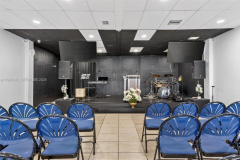 Propiedad comercial en venta en Miami, Florida № 2054793 - foto 12