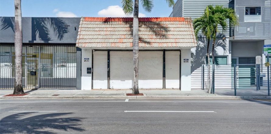 Propiedad comercial en Miami, Florida № 2054793