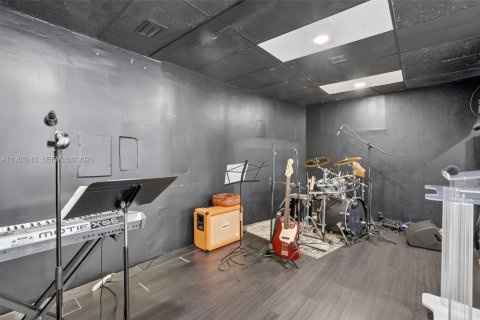 Propiedad comercial en venta en Miami, Florida № 2054793 - foto 15