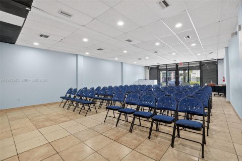 Propiedad comercial en venta en Miami, Florida № 2054793 - foto 11