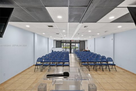 Propiedad comercial en venta en Miami, Florida № 2054793 - foto 14