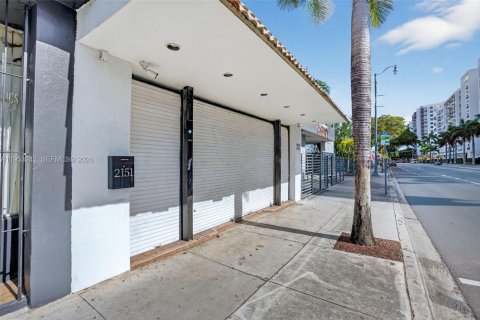 Propiedad comercial en venta en Miami, Florida № 2054793 - foto 3