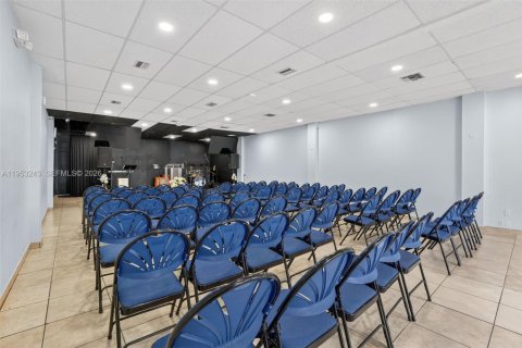 Propiedad comercial en venta en Miami, Florida № 2054793 - foto 8