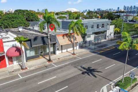 Propiedad comercial en venta en Miami, Florida № 2054793 - foto 5