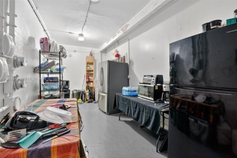 Propiedad comercial en venta en Miami, Florida № 2054793 - foto 25
