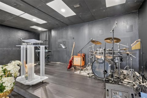 Propiedad comercial en venta en Miami, Florida № 2054793 - foto 13