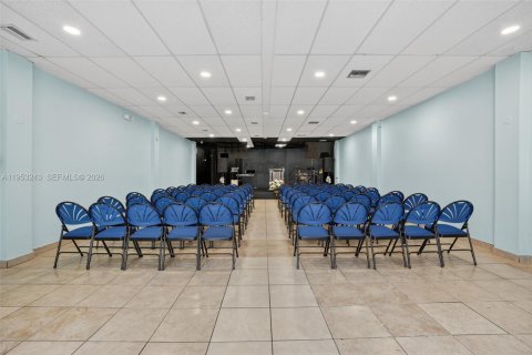 Propiedad comercial en venta en Miami, Florida № 2054793 - foto 7