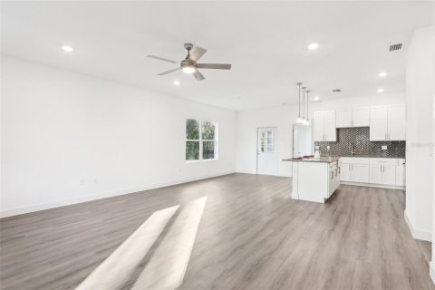 House in DeLand, Florida 3 bedrooms, 143.07 sq.m. № 1795736 - photo 4