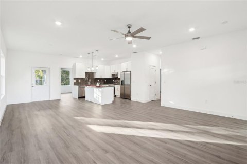 House in DeLand, Florida 3 bedrooms, 143.07 sq.m. № 1795736 - photo 3