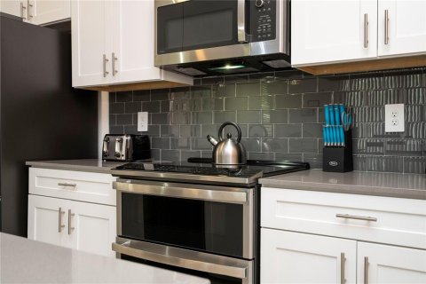 Adosado en venta en Kissimmee, Florida, 4 dormitorios, 176.7 m2 № 2239848 - foto 11