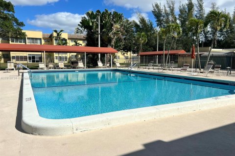 Condo in Tamarac, Florida, 1 bedroom  № 1972117 - photo 18