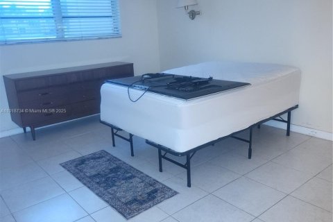 Condo in Tamarac, Florida, 1 bedroom  № 1972117 - photo 9