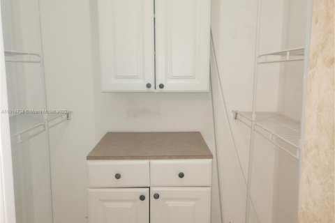 Condo in Tamarac, Florida, 1 bedroom  № 1972117 - photo 13