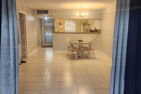 Condo in Tamarac, Florida, 1 bedroom  № 1972117 - photo 7
