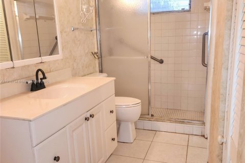 Condo in Tamarac, Florida, 1 bedroom  № 1972117 - photo 11