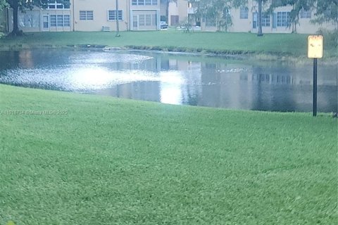 Condo in Tamarac, Florida, 1 bedroom  № 1972117 - photo 14