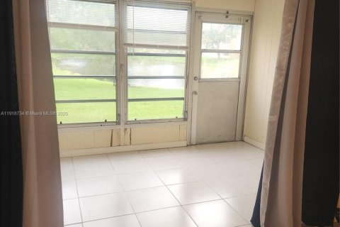 Condo in Tamarac, Florida, 1 bedroom  № 1972117 - photo 15