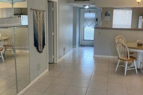 Condo in Tamarac, Florida, 1 bedroom  № 1972117 - photo 2