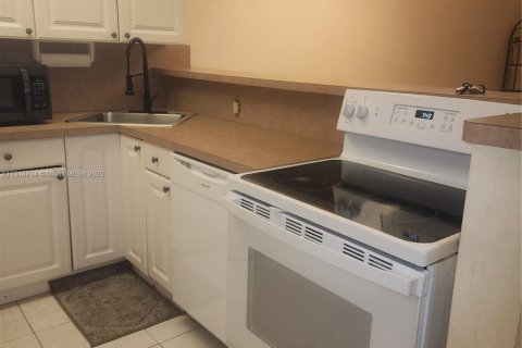 Condo in Tamarac, Florida, 1 bedroom  № 1972117 - photo 6