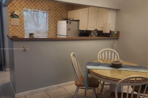 Condo in Tamarac, Florida, 1 bedroom  № 1972117 - photo 3