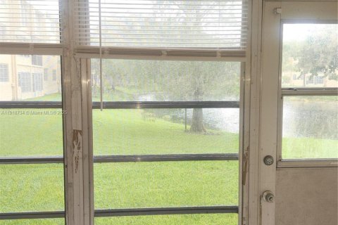Condo in Tamarac, Florida, 1 bedroom  № 1972117 - photo 16