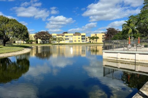 Condo in Tamarac, Florida, 1 bedroom  № 1972117 - photo 1