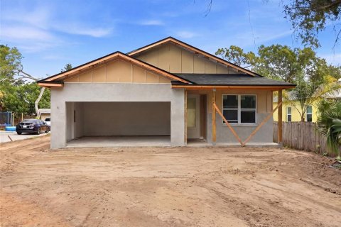 House in Largo, Florida 3 bedrooms, 162.21 sq.m. № 2202012 - photo 2
