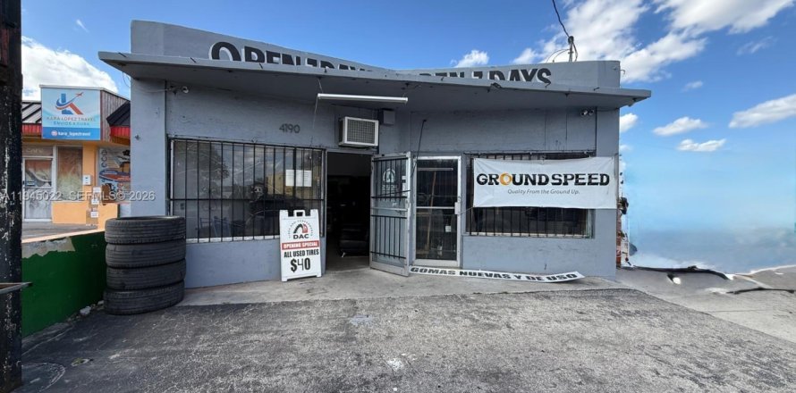 Immobilier commercial à Hialeah, Floride № 2089267