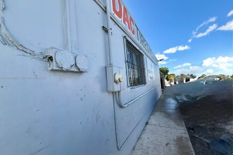 Immobilier commercial à vendre à Hialeah, Floride № 2089267 - photo 8