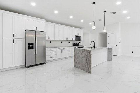 Villa ou maison à vendre à Tampa, Floride: 4 chambres, 171.22 m2 № 2422725 - photo 8