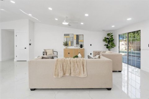 Villa ou maison à vendre à Tampa, Floride: 4 chambres, 171.22 m2 № 2422725 - photo 5
