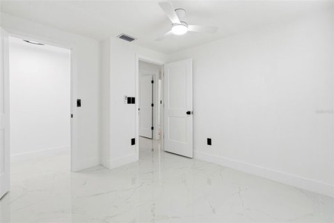 Villa ou maison à vendre à Tampa, Floride: 4 chambres, 171.22 m2 № 2422725 - photo 19