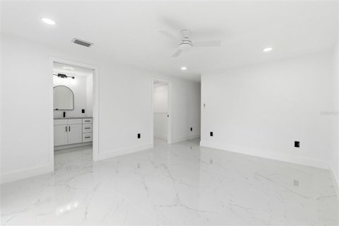 Villa ou maison à vendre à Tampa, Floride: 4 chambres, 171.22 m2 № 2422725 - photo 11