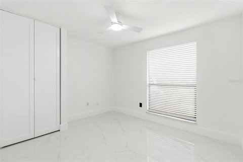 Villa ou maison à vendre à Tampa, Floride: 4 chambres, 171.22 m2 № 2422725 - photo 17