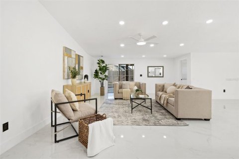 Villa ou maison à vendre à Tampa, Floride: 4 chambres, 171.22 m2 № 2422725 - photo 4