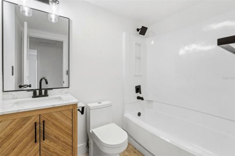 Villa ou maison à vendre à Tampa, Floride: 4 chambres, 171.22 m2 № 2422725 - photo 18