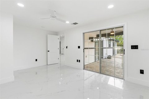 Villa ou maison à vendre à Tampa, Floride: 4 chambres, 171.22 m2 № 2422725 - photo 16