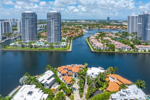Casa en venta en Golden Beach, Florida, 8 dormitorios, 776.01 m2 № 1939974 - foto 3