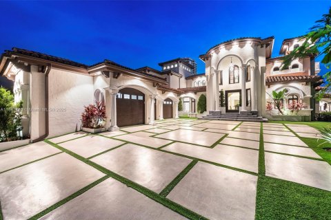 House in Golden Beach, Florida 8 bedrooms, 776.01 sq.m. № 1939974 - photo 7
