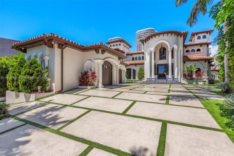 House in Golden Beach, Florida 8 bedrooms, 776.01 sq.m. № 1939974 - photo 9