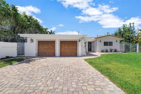 Villa ou maison à vendre à Hollywood, Floride: 3 chambres, 161.28 m2 № 2010848 - photo 1