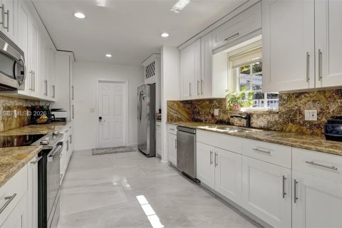 House in Hollywood, Florida 3 bedrooms, 161.28 sq.m. № 2010848 - photo 30