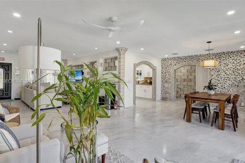 Villa ou maison à vendre à Hollywood, Floride: 3 chambres, 161.28 m2 № 2010848 - photo 11
