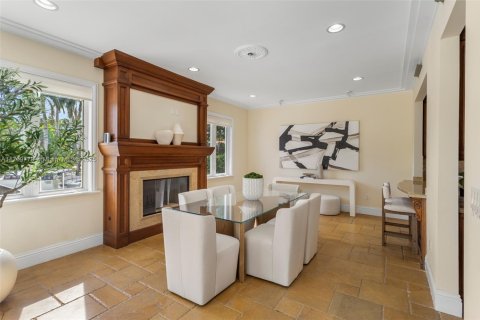 House in Coral Gables, Florida 5 bedrooms, 380.53 sq.m. № 1599087 - photo 19