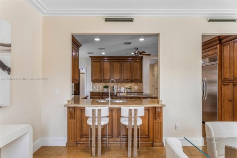House in Coral Gables, Florida 5 bedrooms, 380.53 sq.m. № 1599087 - photo 22