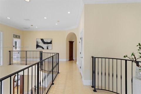 House in Coral Gables, Florida 5 bedrooms, 380.53 sq.m. № 1599087 - photo 30