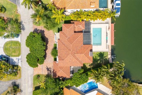 House in Coral Gables, Florida 5 bedrooms, 380.53 sq.m. № 1599087 - photo 5