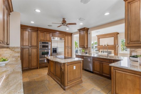 House in Coral Gables, Florida 5 bedrooms, 380.53 sq.m. № 1599087 - photo 23